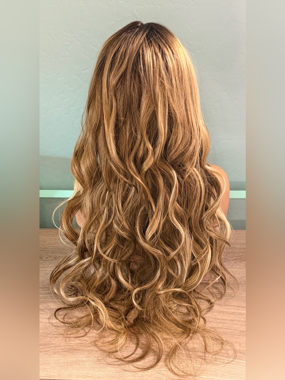 Long Wavy Women’s Wig in Blonde Brown Blend - Picture 3 of 8